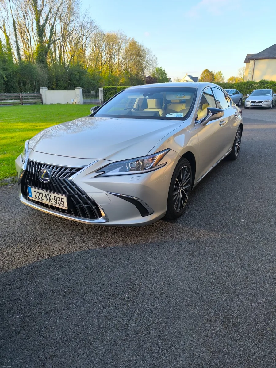 222 Lexus ES 300H Executive - Image 1