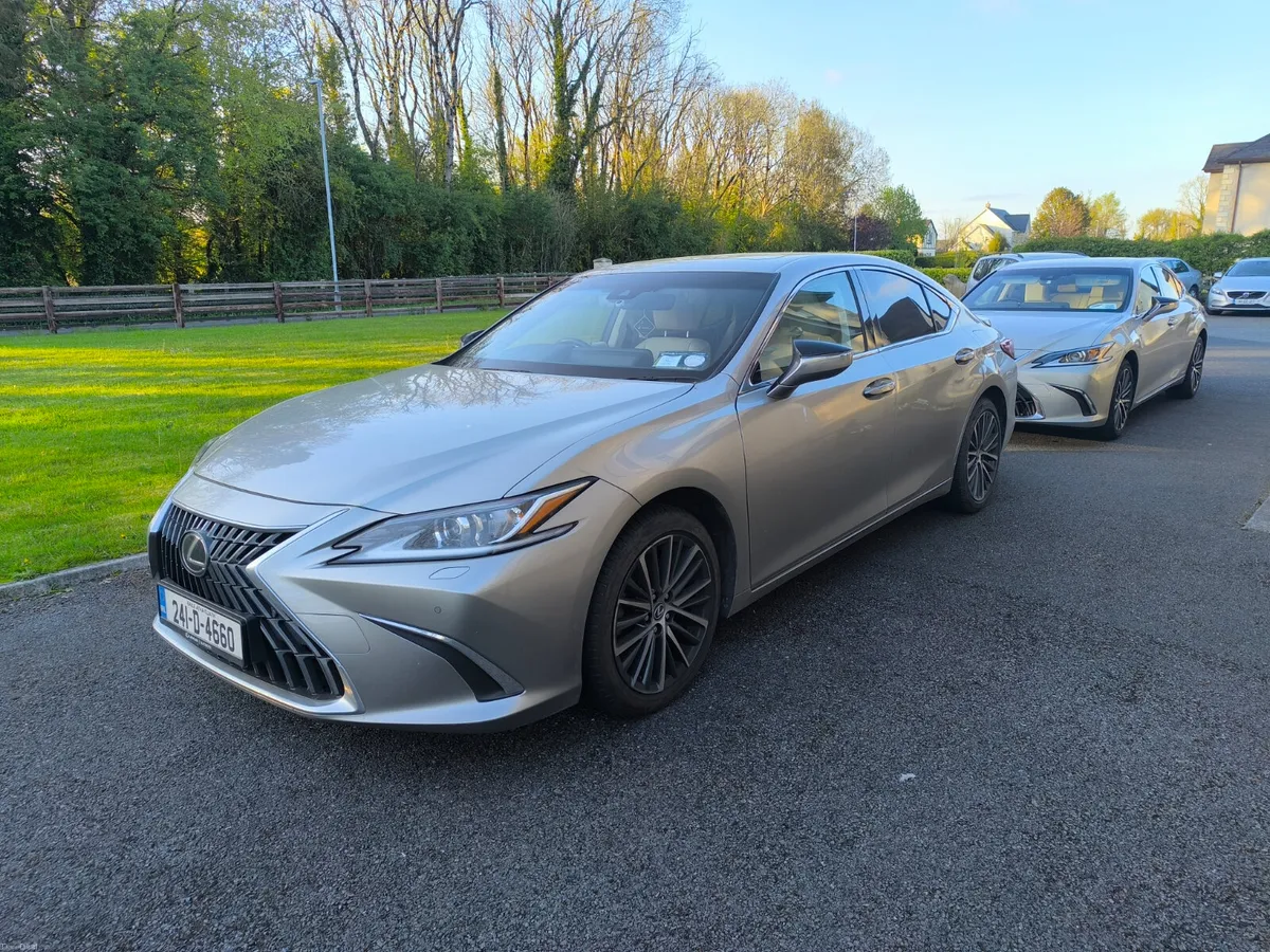 222 Lexus ES 300H Executive - Image 5