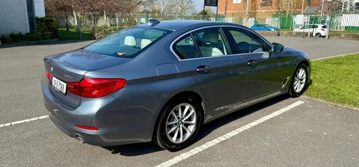 2019 Bmw 5-series - Image 1