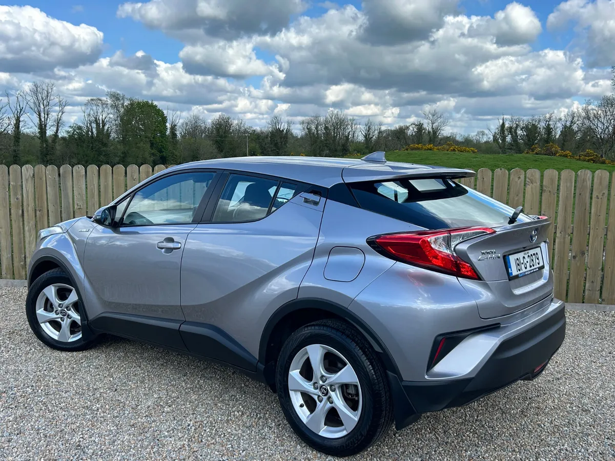 2018 Toyota C-HR Luna Hybrid - Image 2