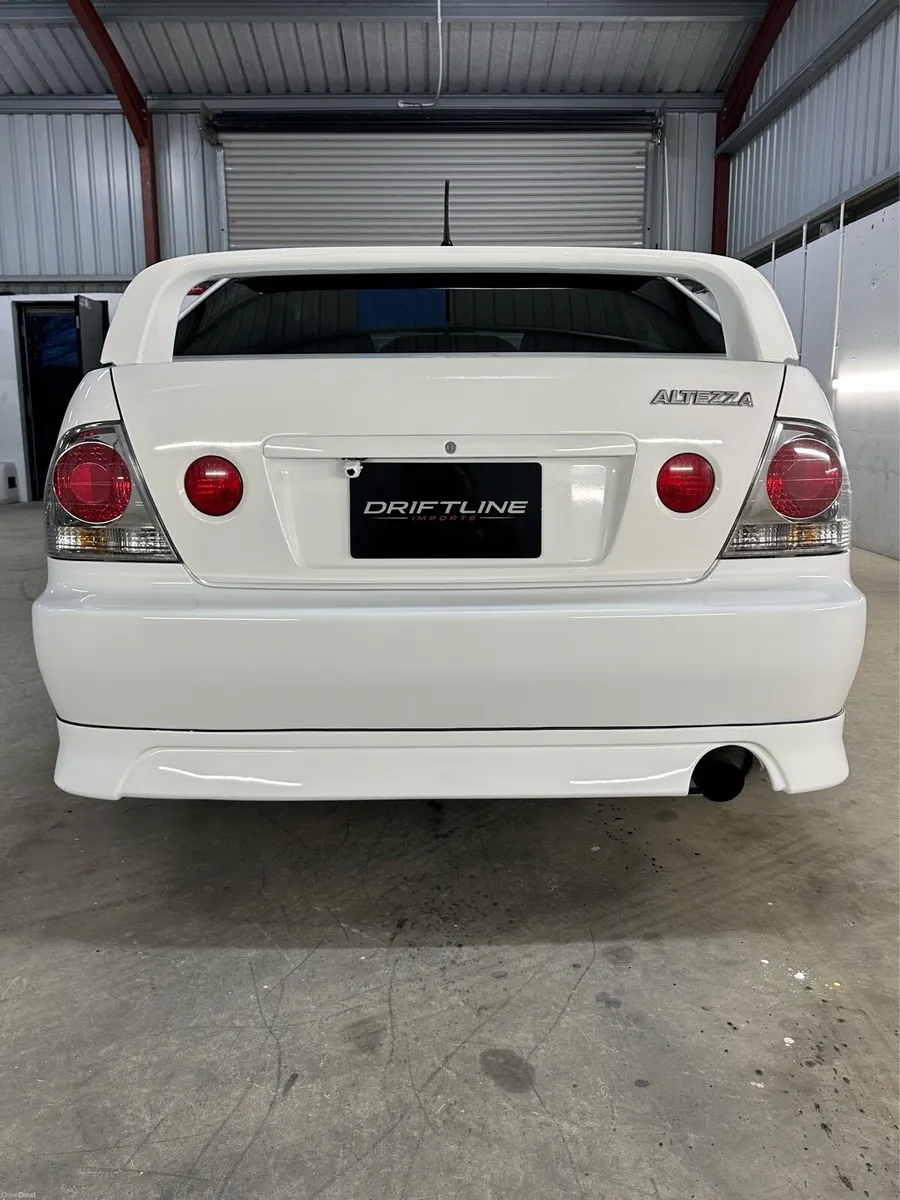 2000 Toyota Altezza RS200 Z Edition - Image 4