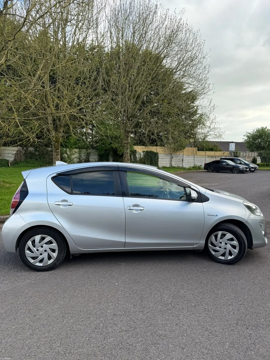 Toyota Aqua 2015 - Image 2