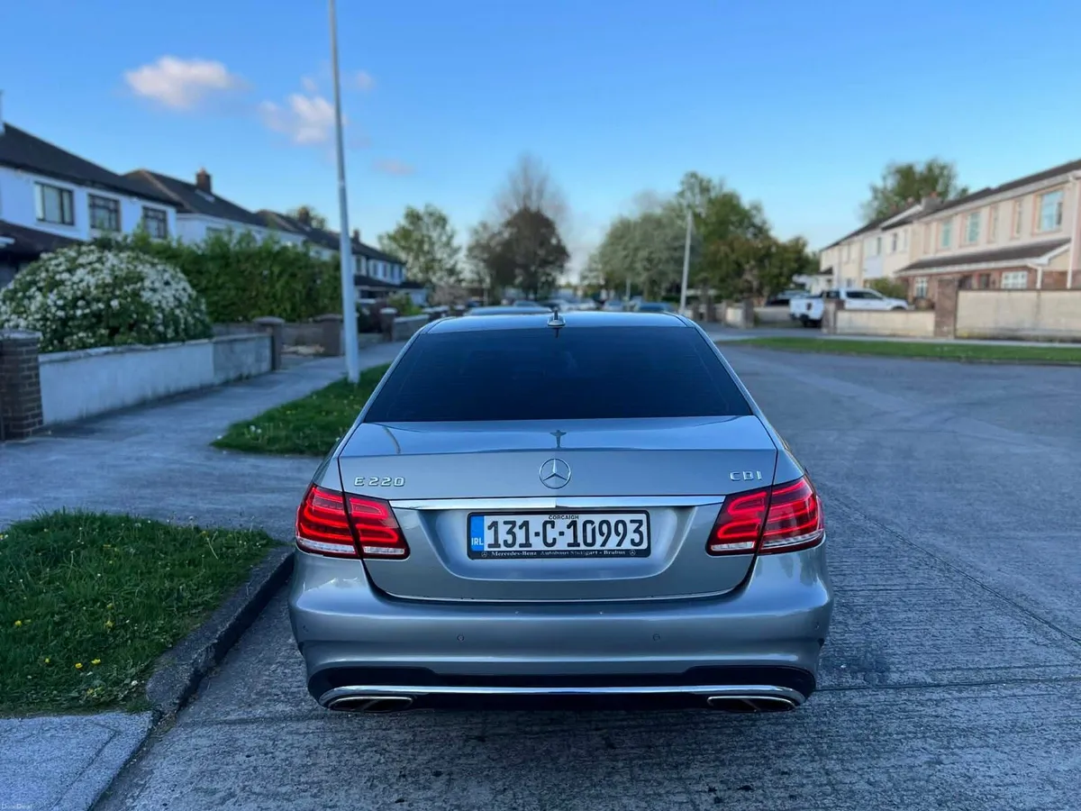 Mercedes Benz E220 AMG LINE - Image 4