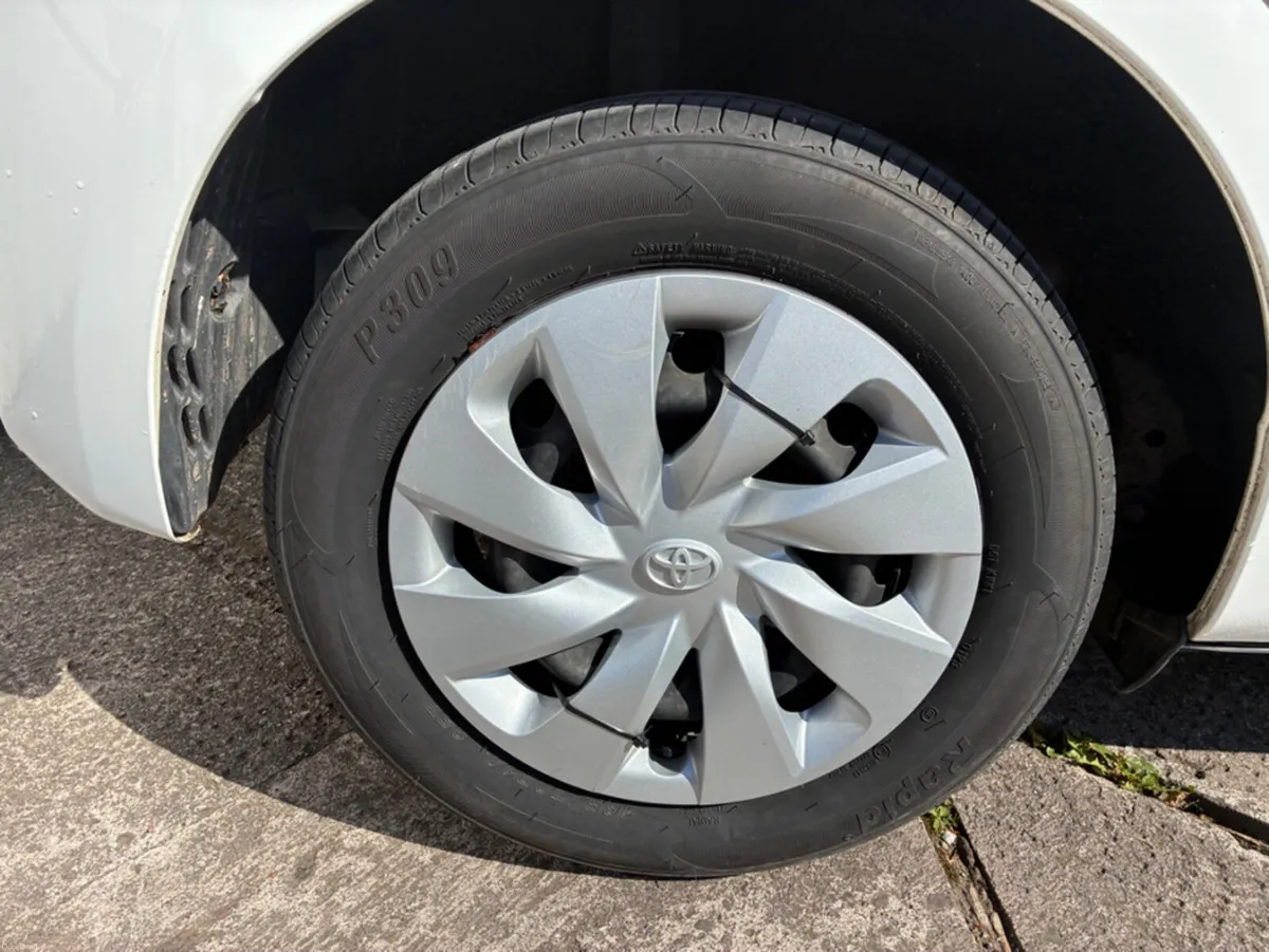 Toyota Vitz KSP130 5DR AUTO - Image 4