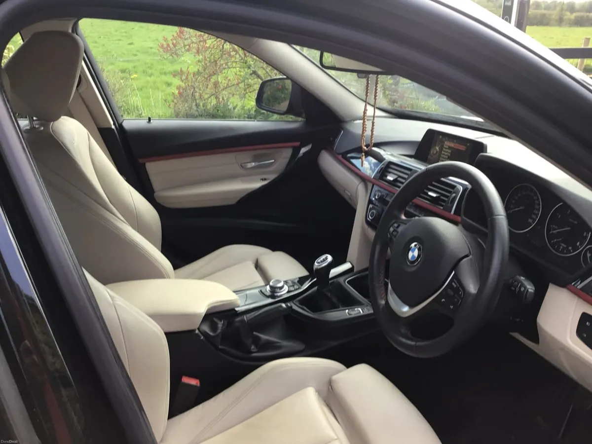BMW 3-Series 2017 - Image 2