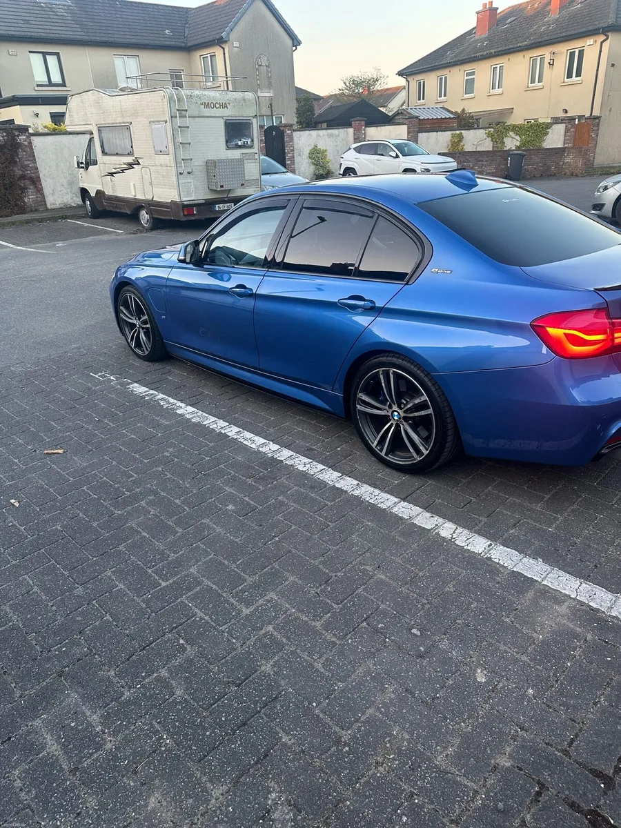 BMW 2017 330e - Image 2
