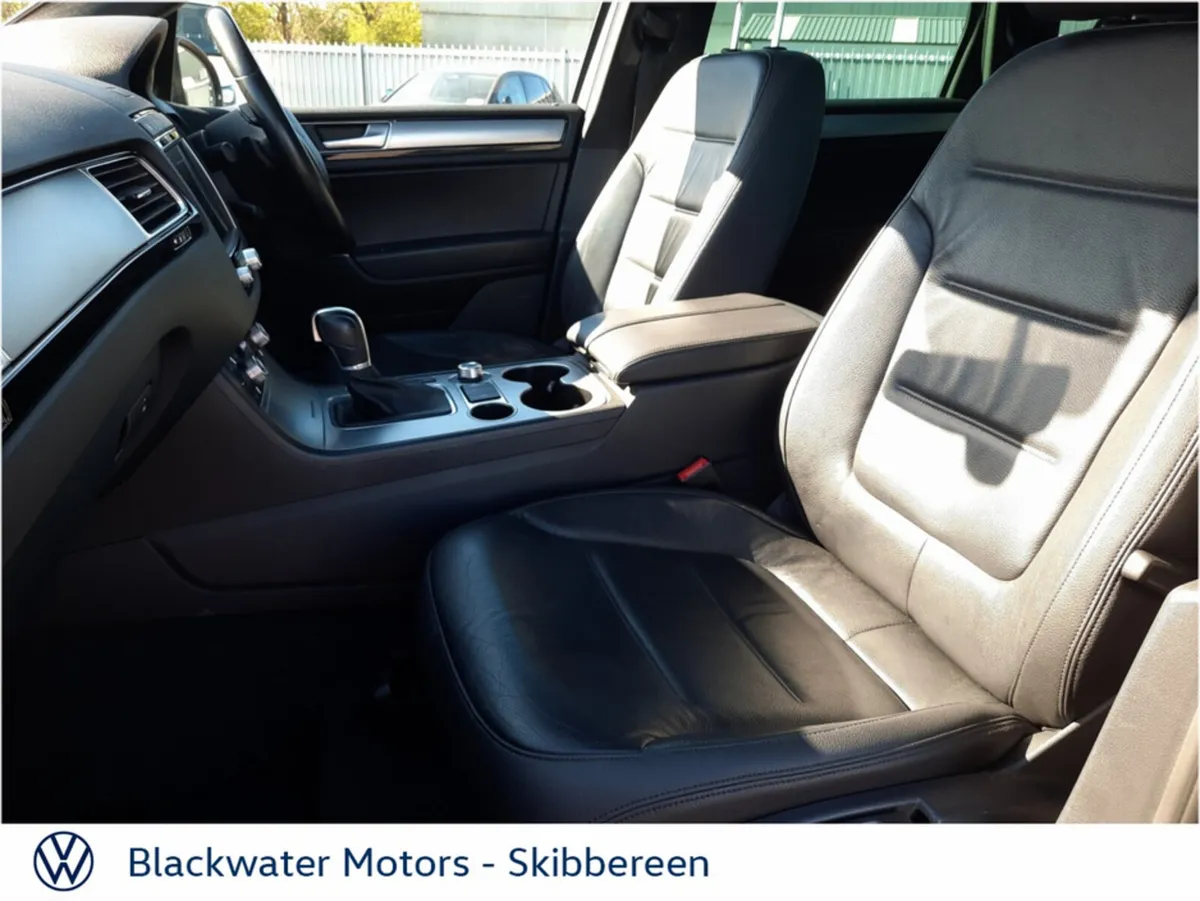 Volkswagen Touareg 3.0TDI 262BHP V6 R-LINE - Image 4