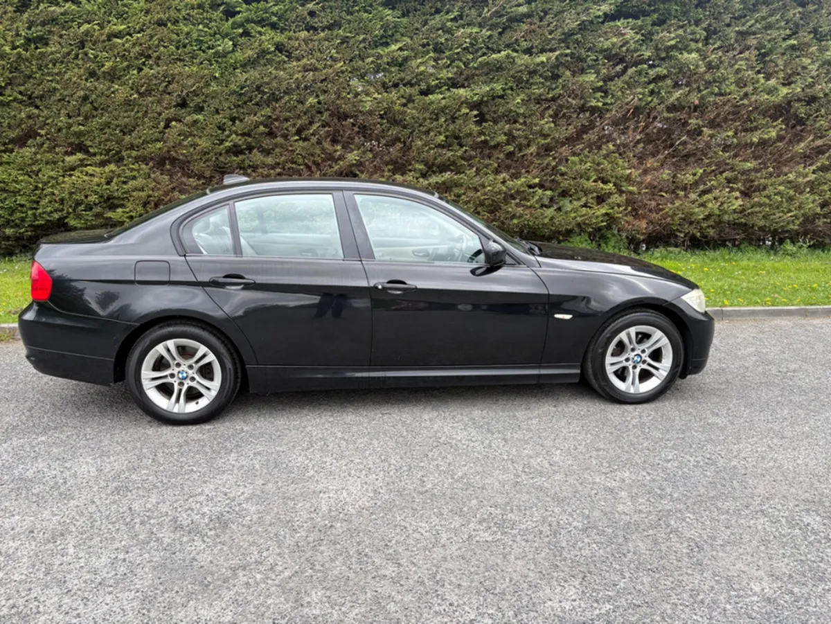 BMW 3-Series D ES EDITION ZJI1 4DR - Image 3