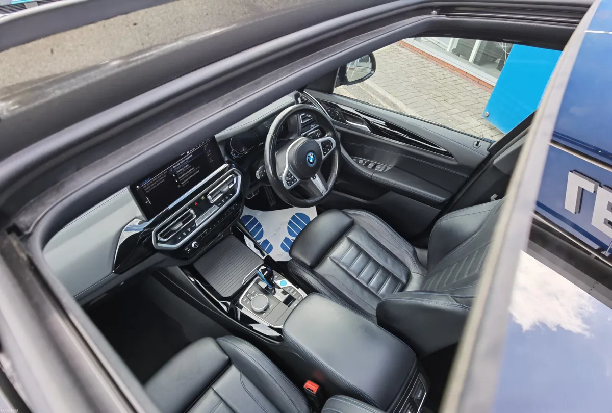 BMW iX3 2023 - Image 2