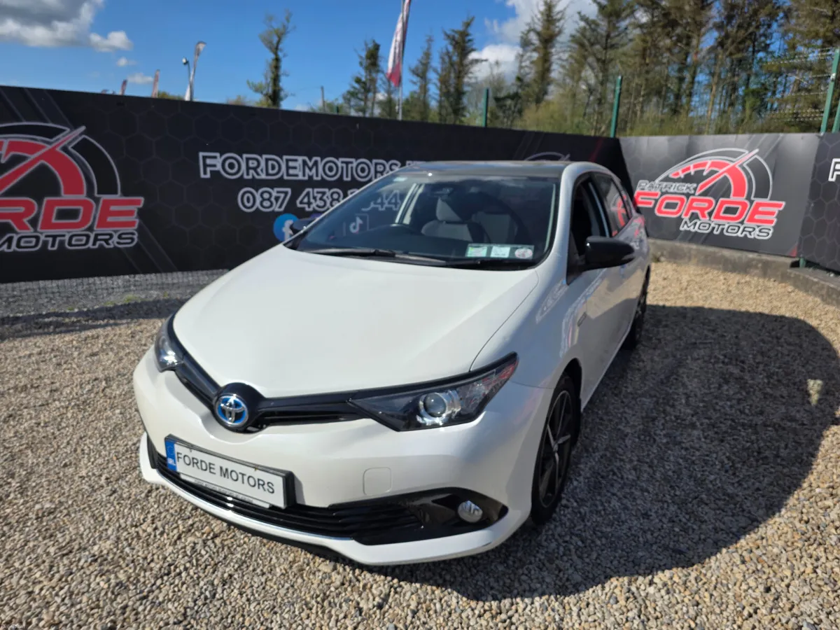 Toyota Auris 2017 - Image 2