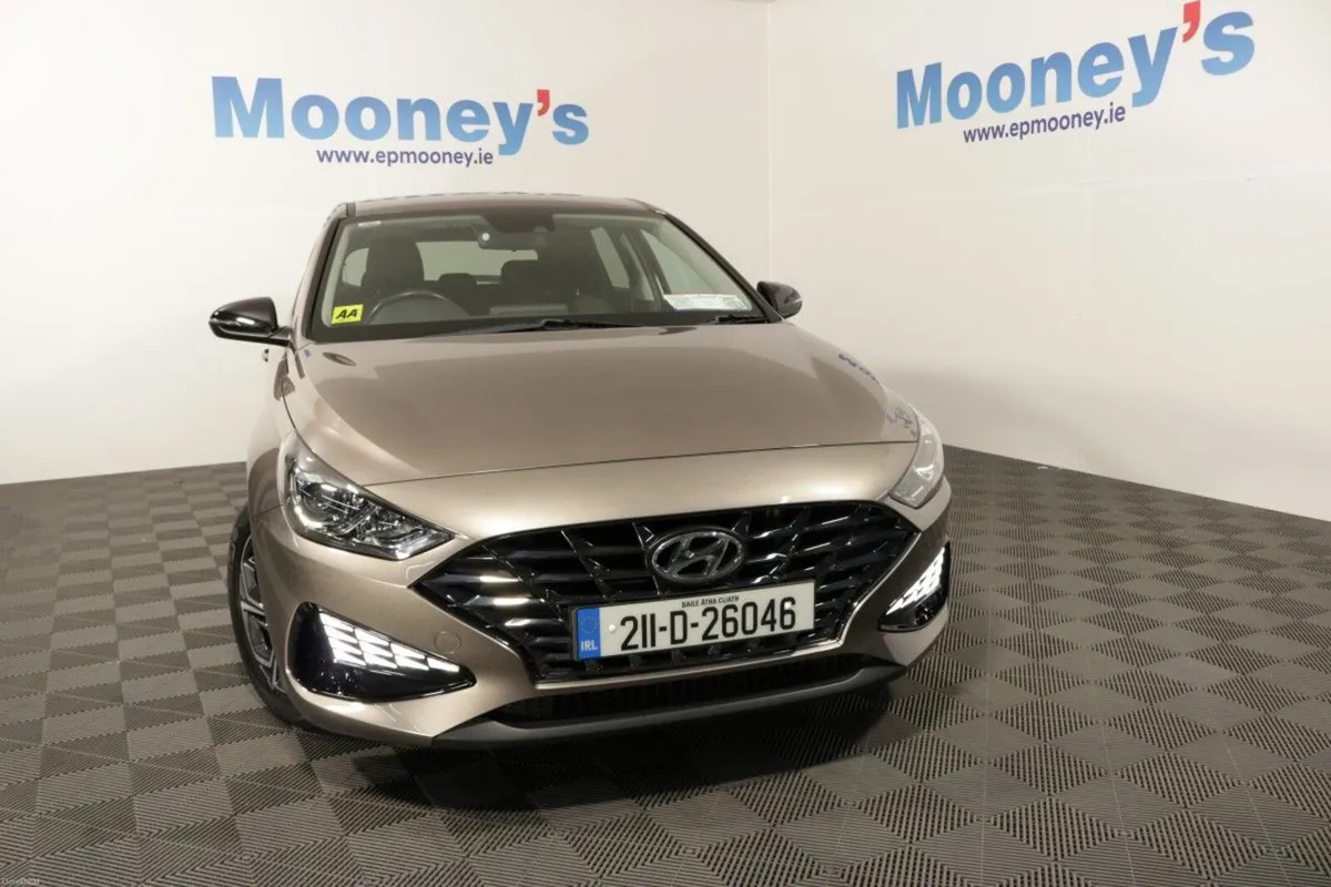 Hyundai i30 DELUXE 1.0L PETROL HATCHBACK - Image 2