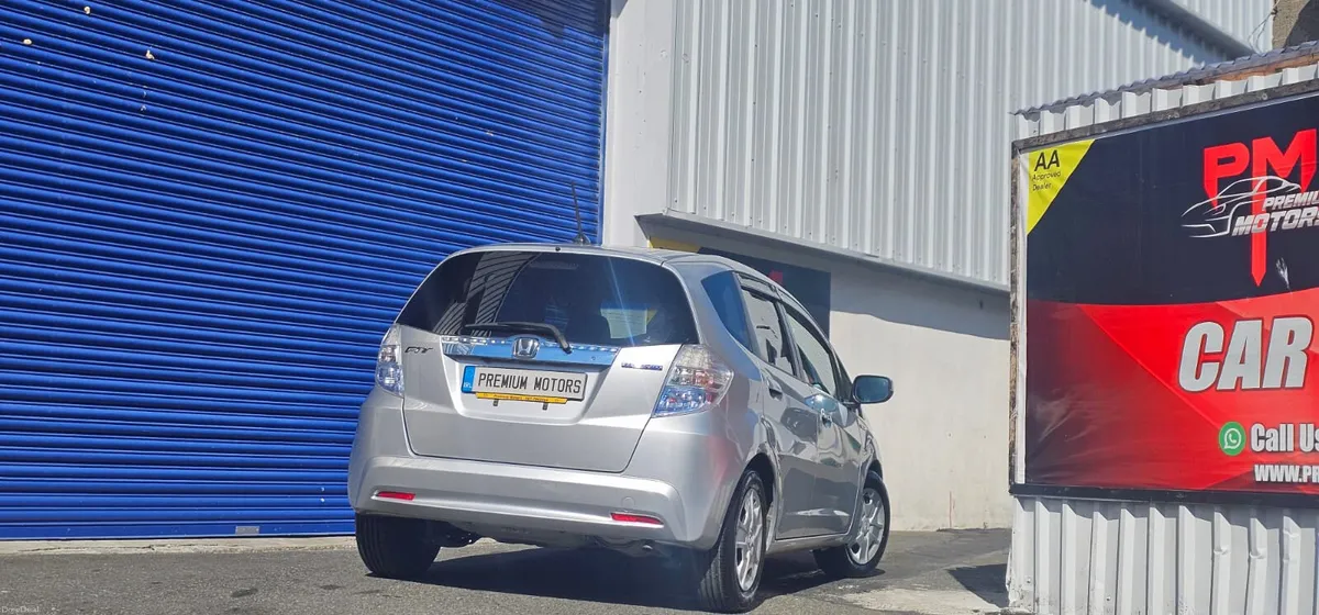 Honda fit Hybrid Low Mileage - Image 4