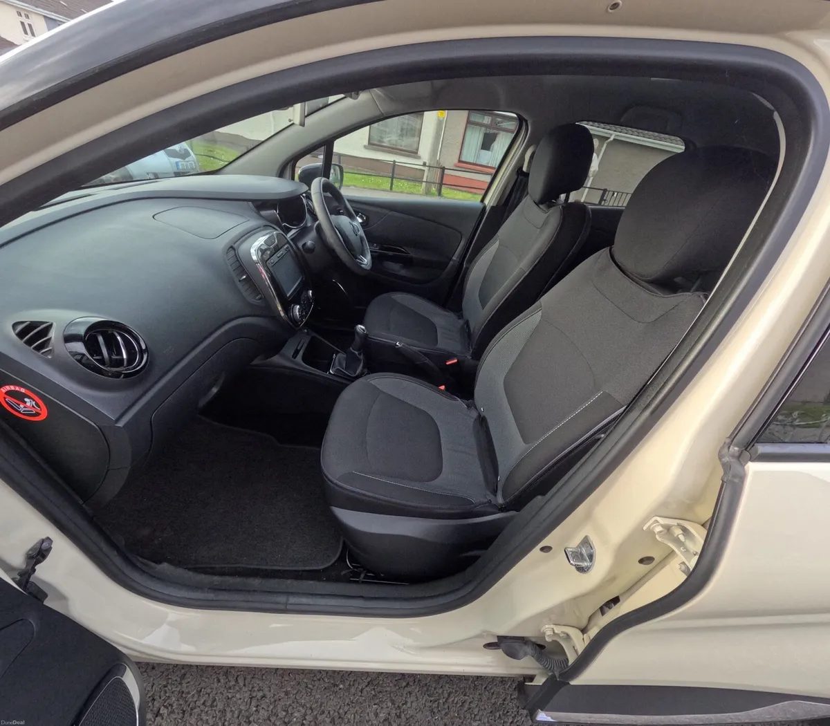 Renault Captur 2017 - Image 2