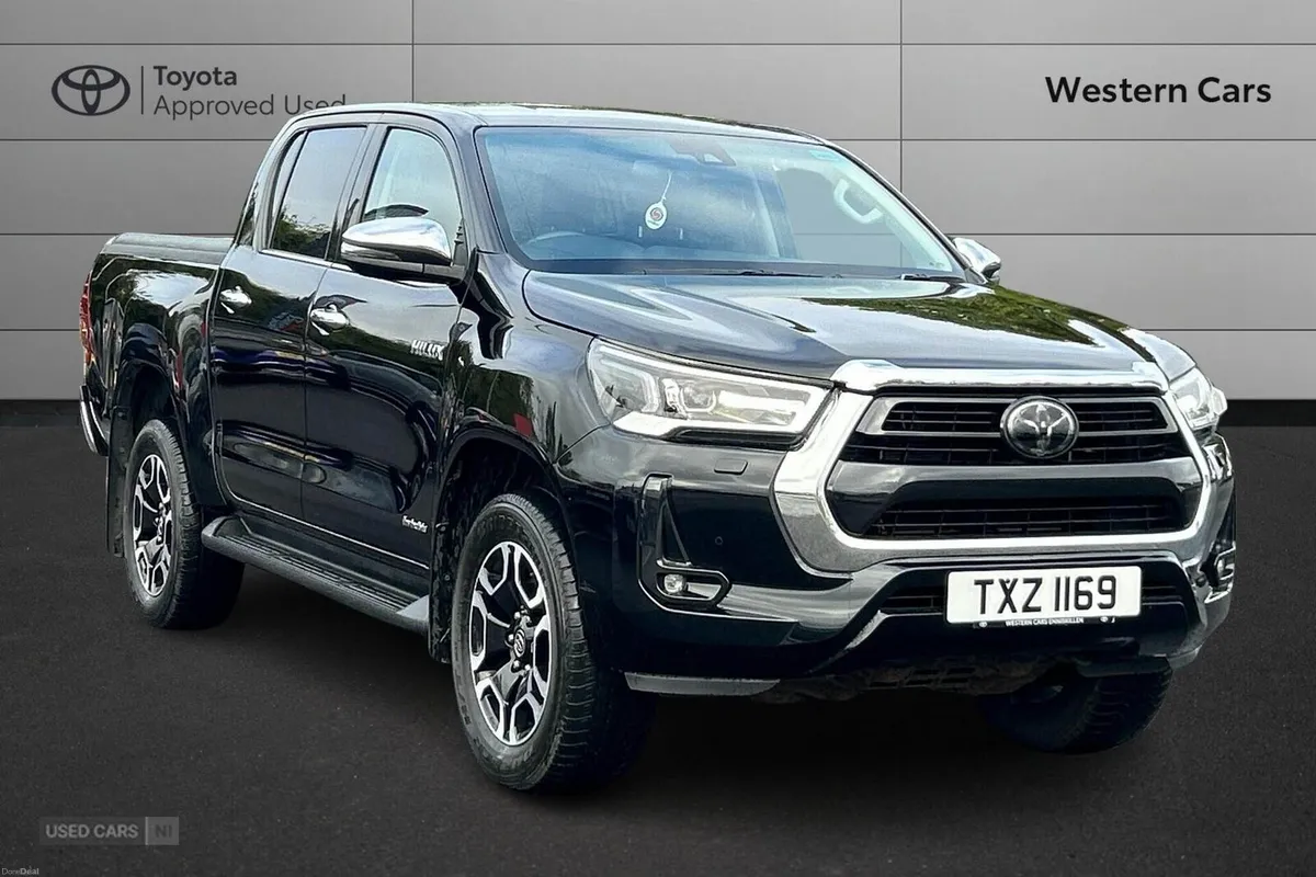 Toyota Hilux 2.8 D-4D Invincible 4WD Euro 6 (s/s) - Image 1