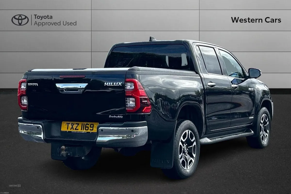 Toyota Hilux 2.8 D-4D Invincible 4WD Euro 6 (s/s) - Image 2