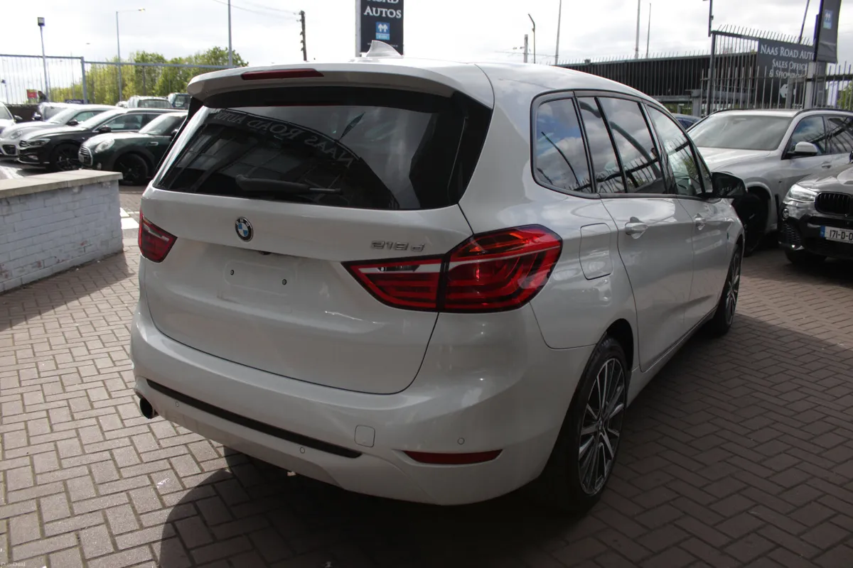 2018 218D 2.0 5DR 7 SEATER - Image 4