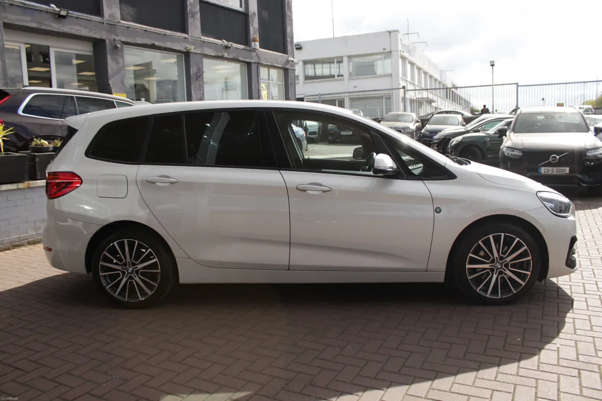 2018 218D 2.0 5DR 7 SEATER - Image 3