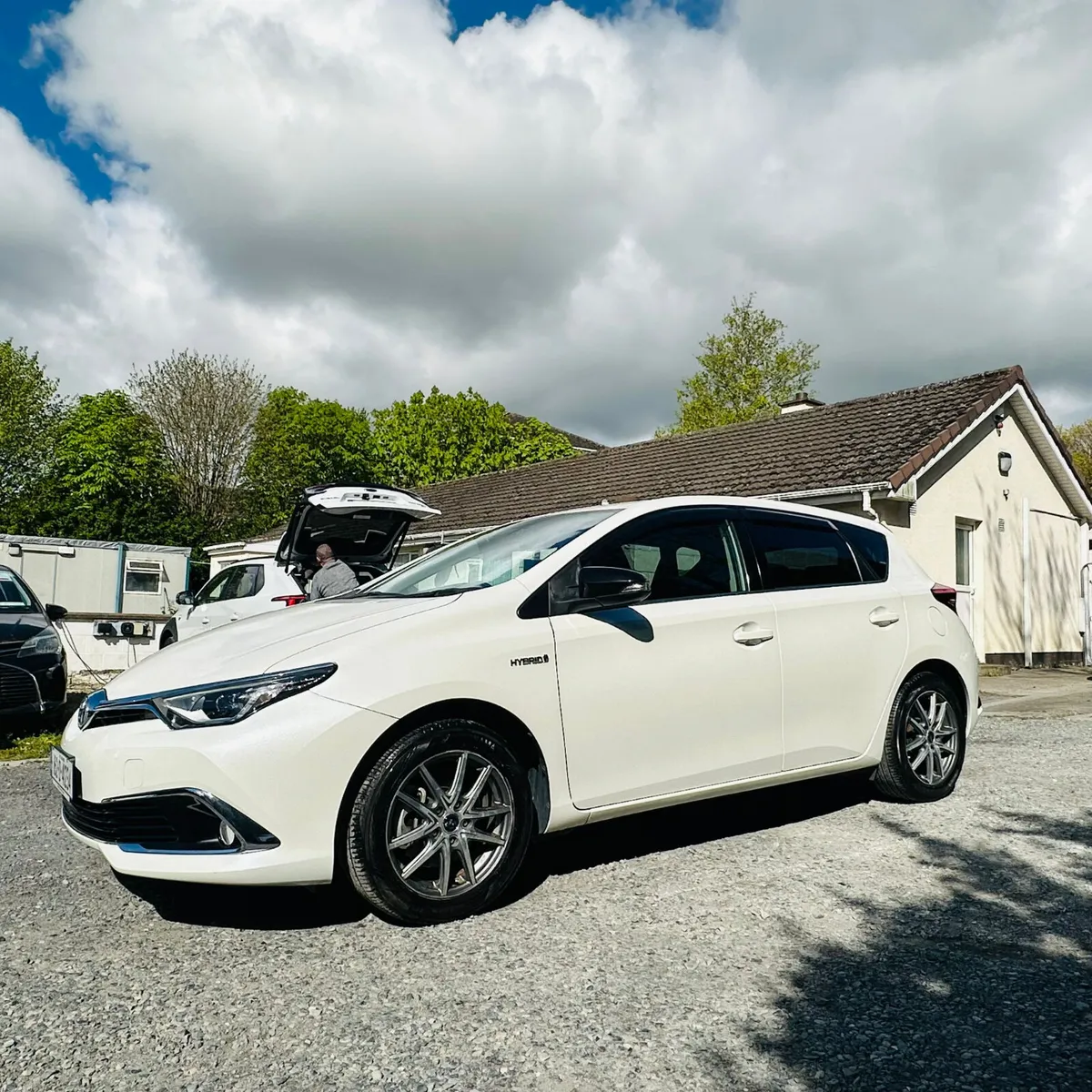 TOYOTA AURIS 2016 HYBRID 68000 KM ONLY - Image 4