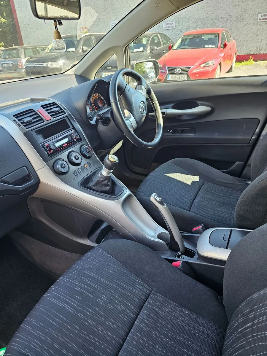 Toyota Auris 2009 Petrol 1.3 manual - Image 3