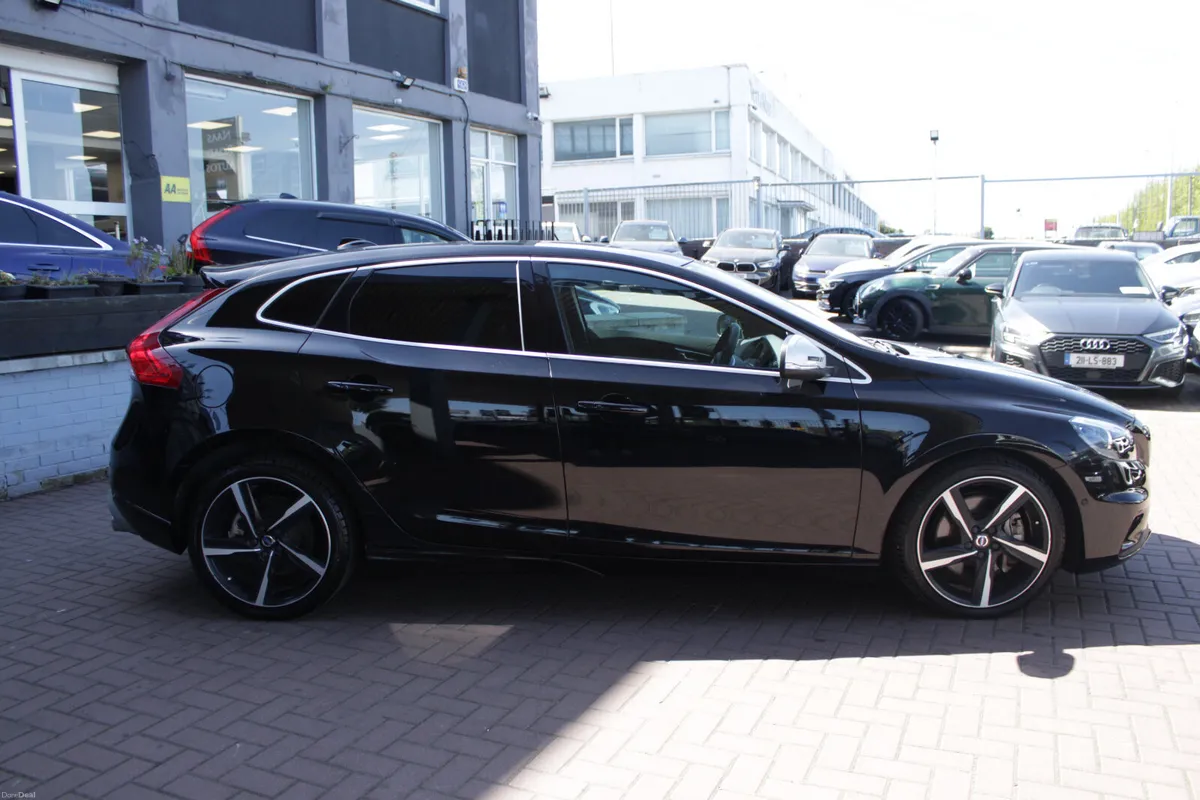 2016 VOLVO V40 2.0 D4 5DR AUTO - Image 3