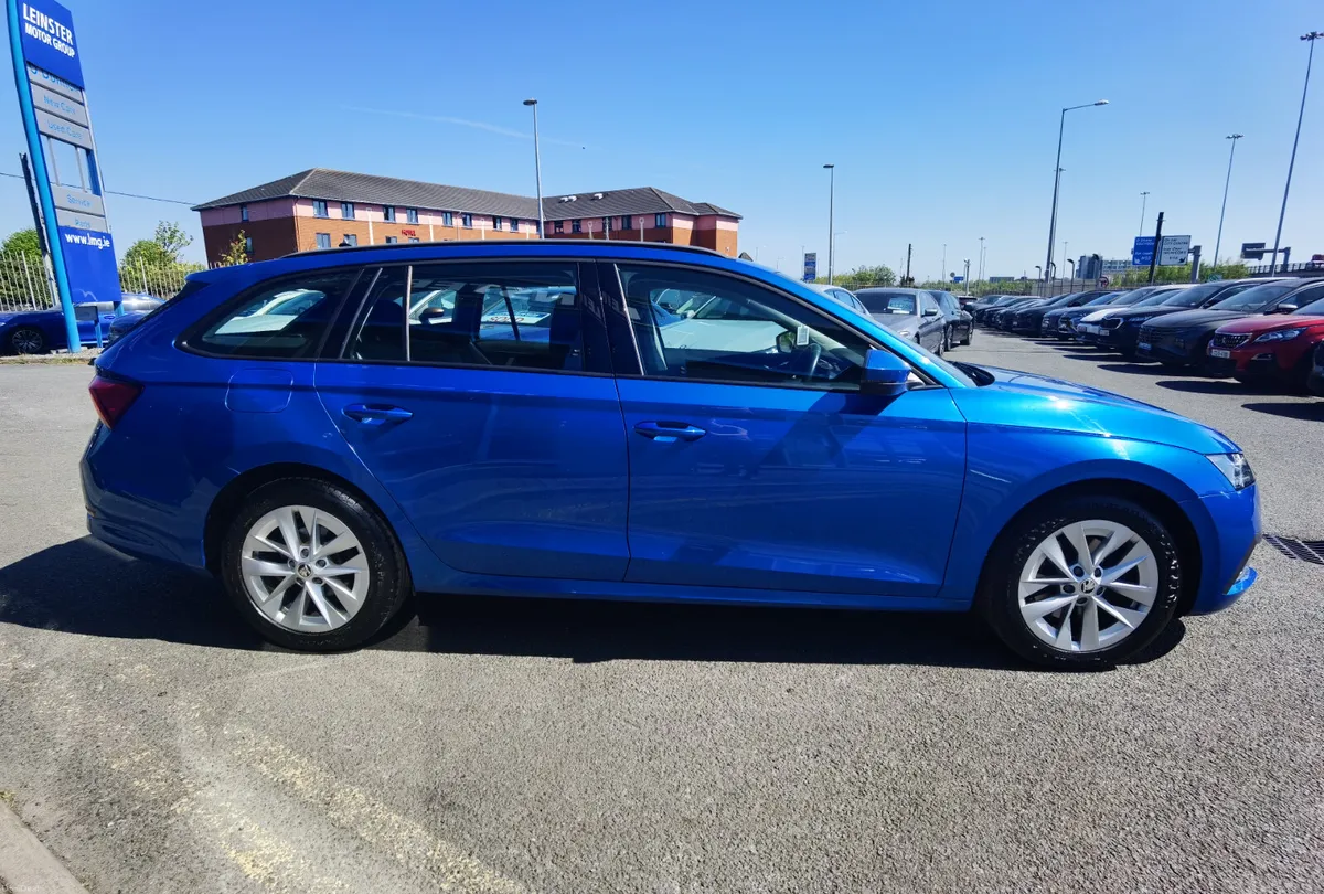 SKODA OCTAVIA 1.4TSI IV SE TECHNOLOGY AUTO ESTATE - Image 4