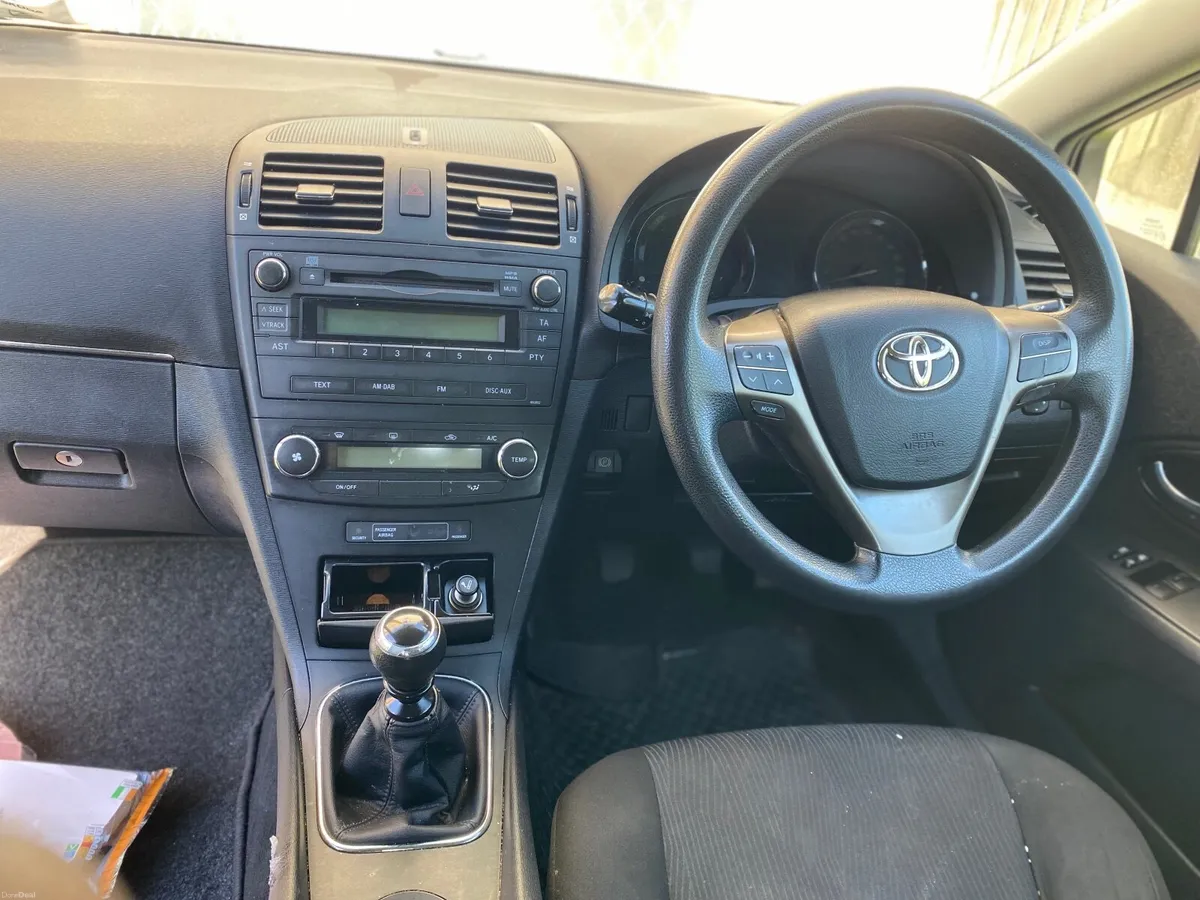 Toyota Avensis 2011 - Image 4