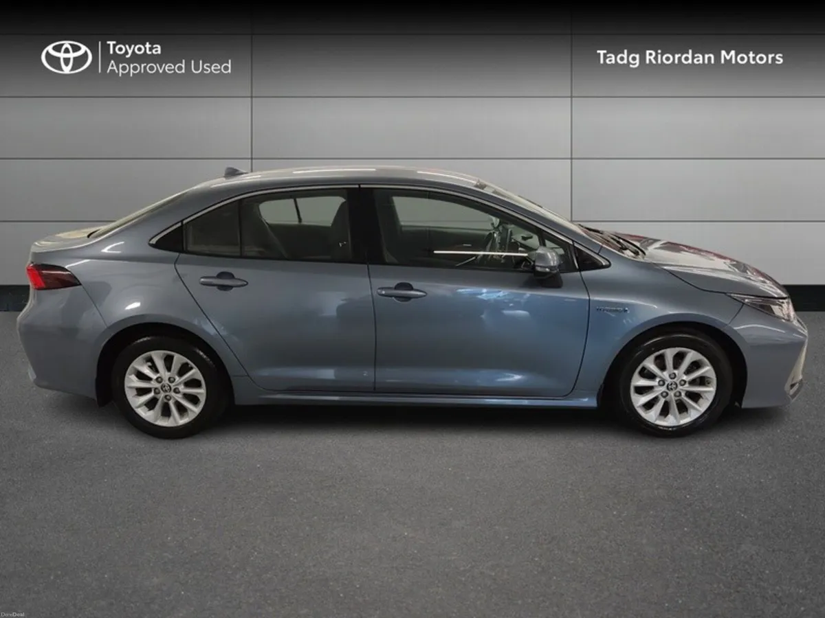 Toyota Corolla HYB LUNA SALOON - Image 3