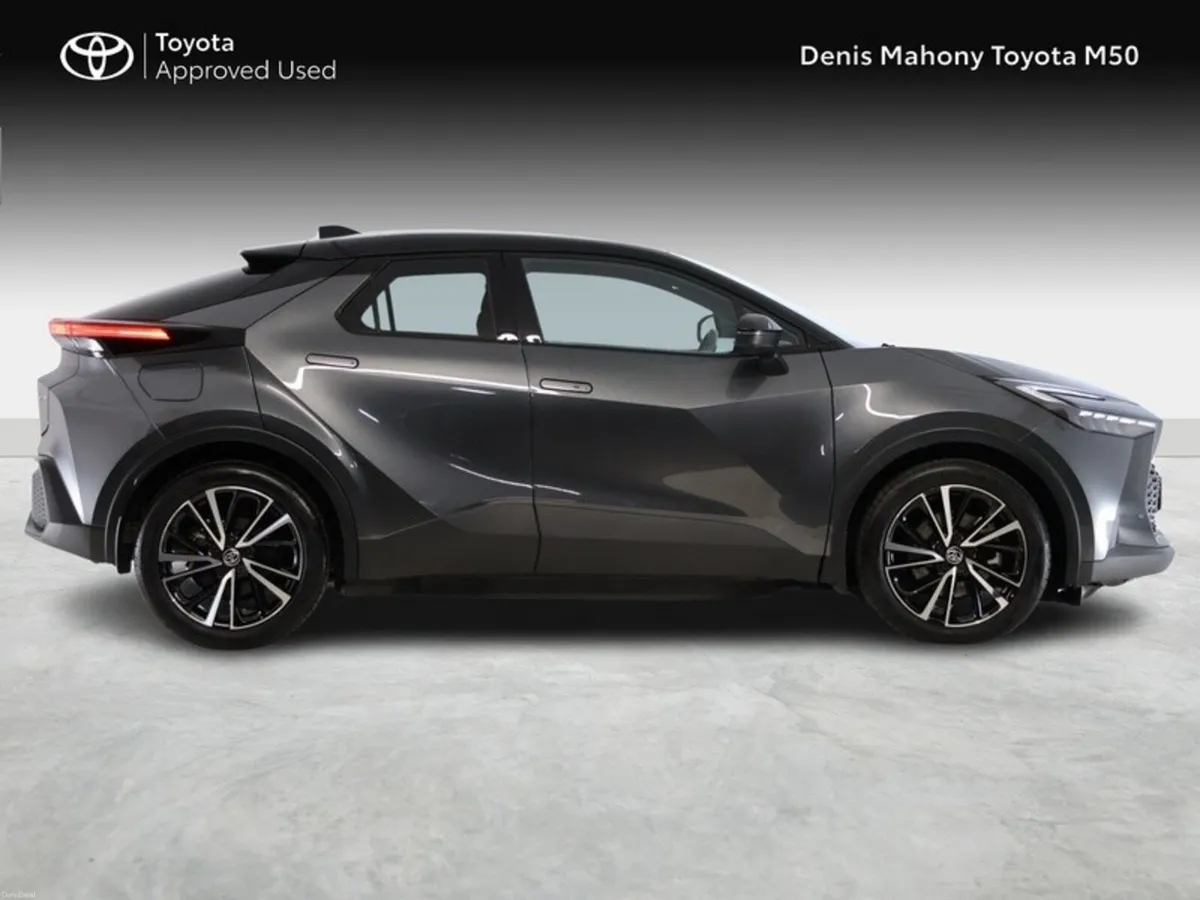 Toyota C-HR Sol Plug-in Hybrid - Image 3