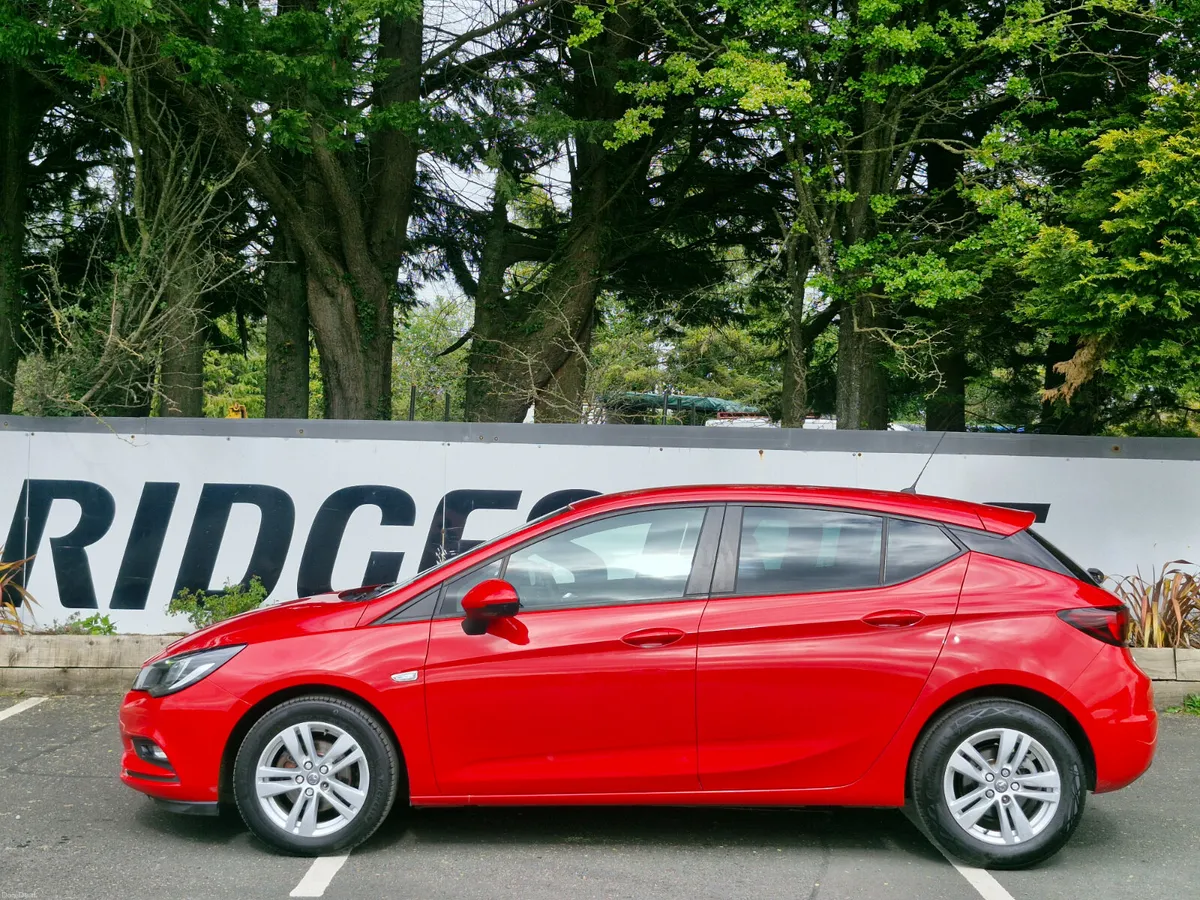 Vauxhall Astra 1.6 CDTI DESIGN FINANCE AVAILABLE - Image 4