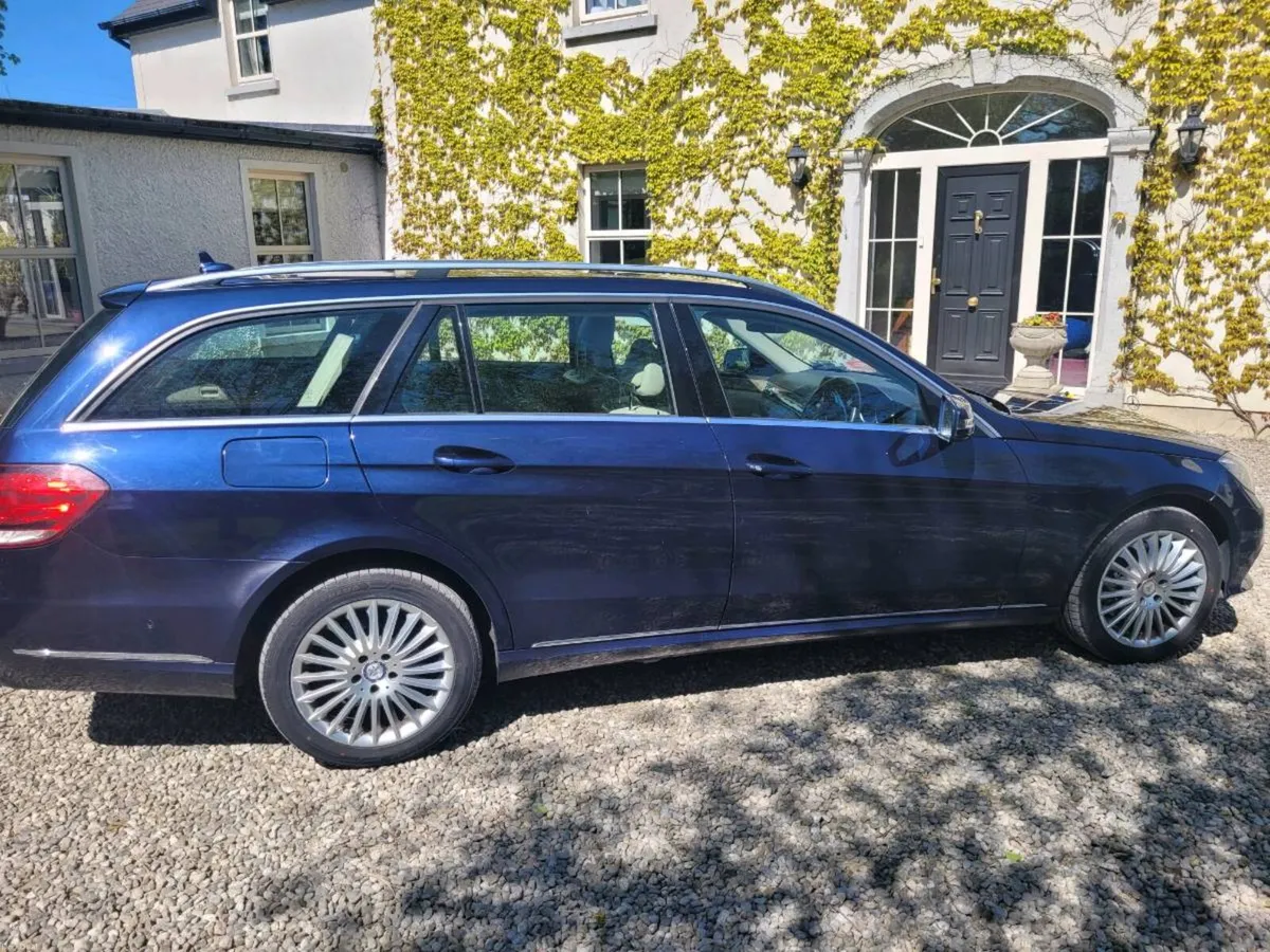 7 seater Mercedes e250 - Image 4