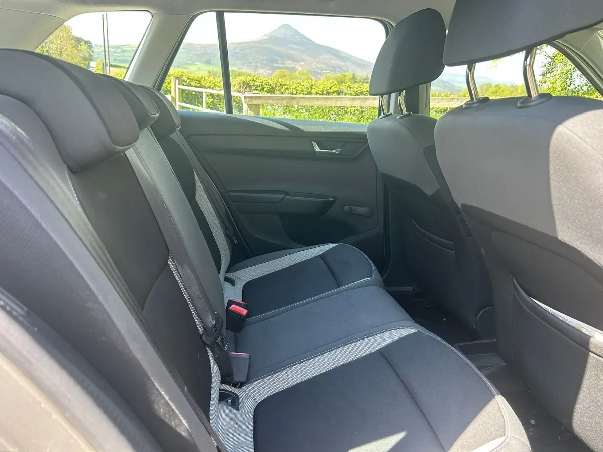 Skoda Fabia 2018 – Grey (Only 108,000 km) - Image 2