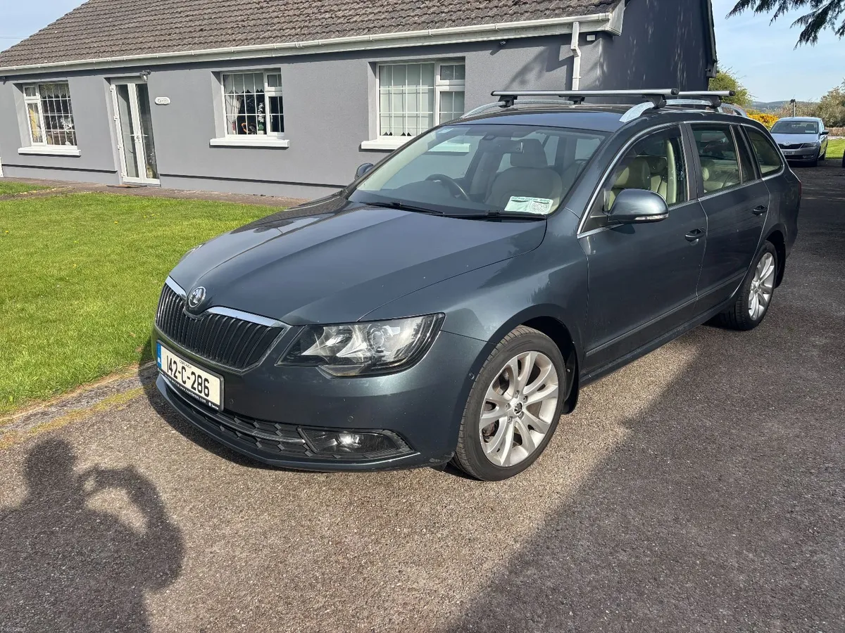 low miles top of the range Skoda Superb 2014 - Image 2