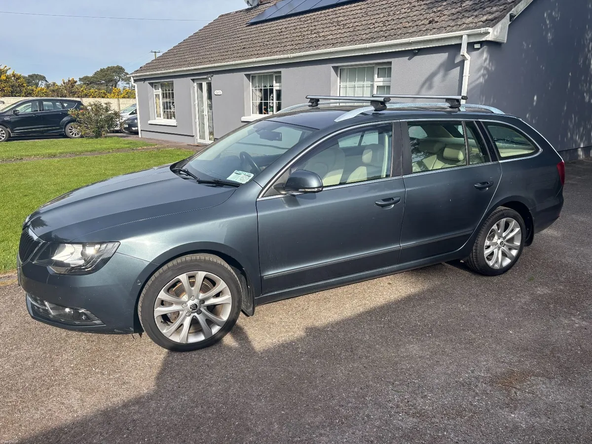 low miles top of the range Skoda Superb 2014 - Image 1
