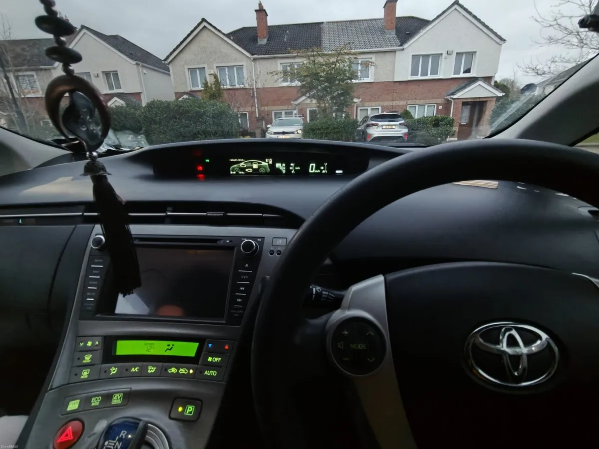 Toyota Prius 2013 - Image 2