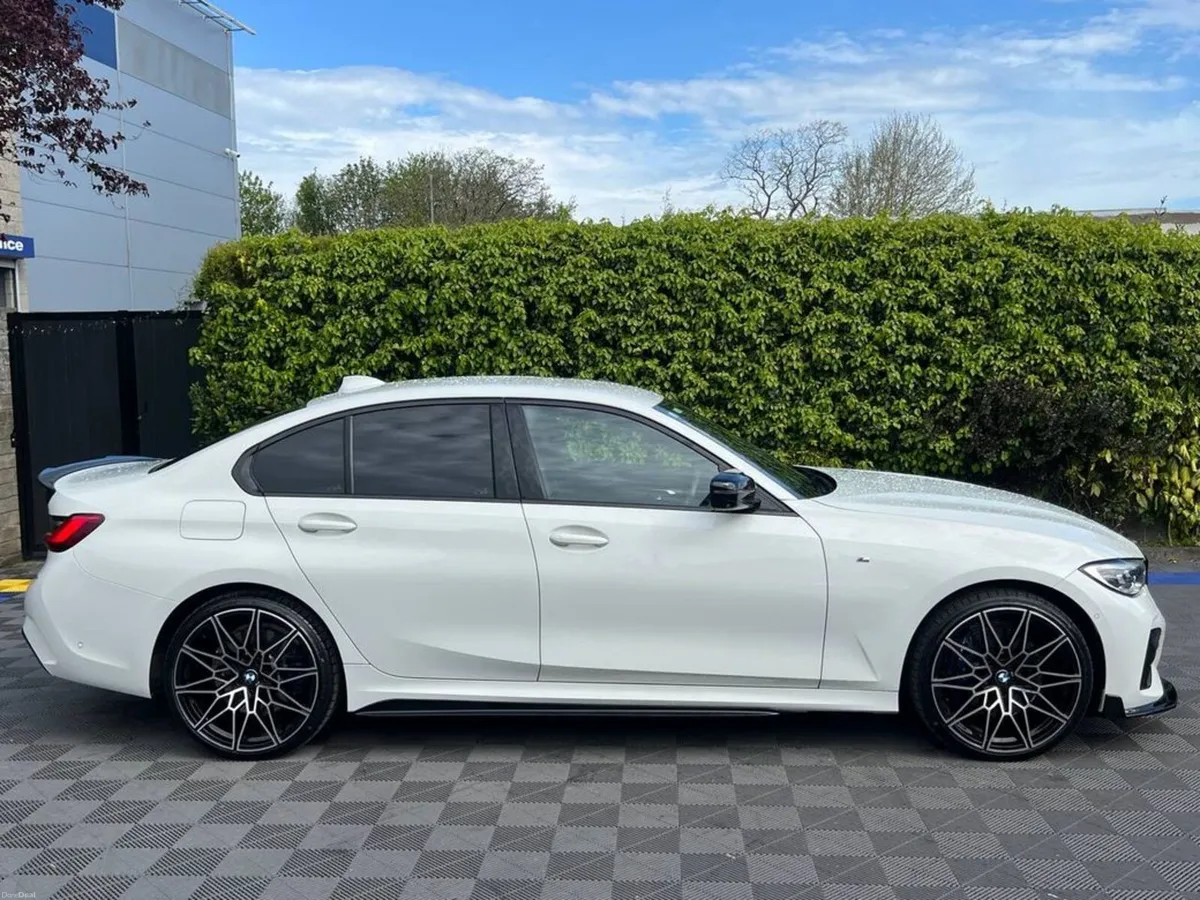 BMW 3-Series 330e M-SPORT COMPETITION 2.0 HYBRID / - Image 2