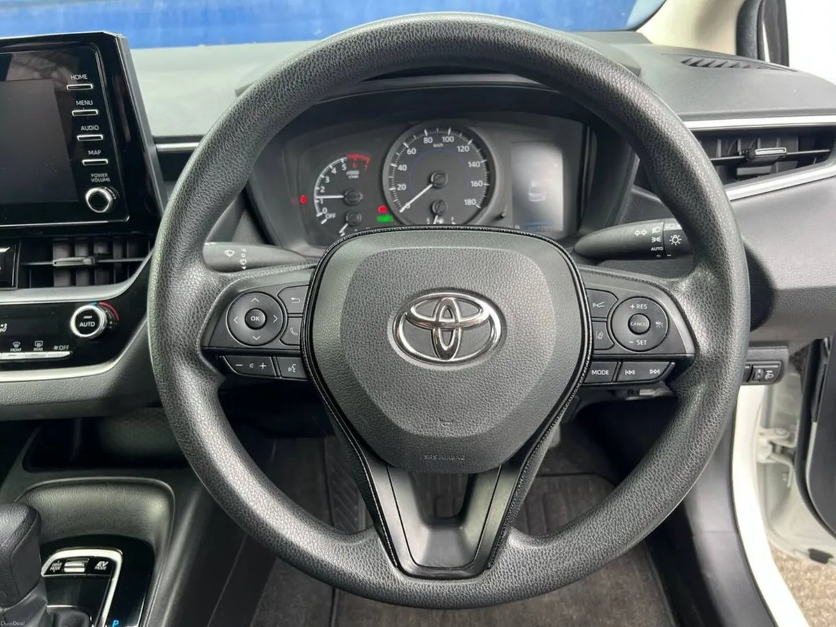 Toyota Corolla 1.8 HYBRID // ADAPTIVE CRUISE CONTR - Image 4