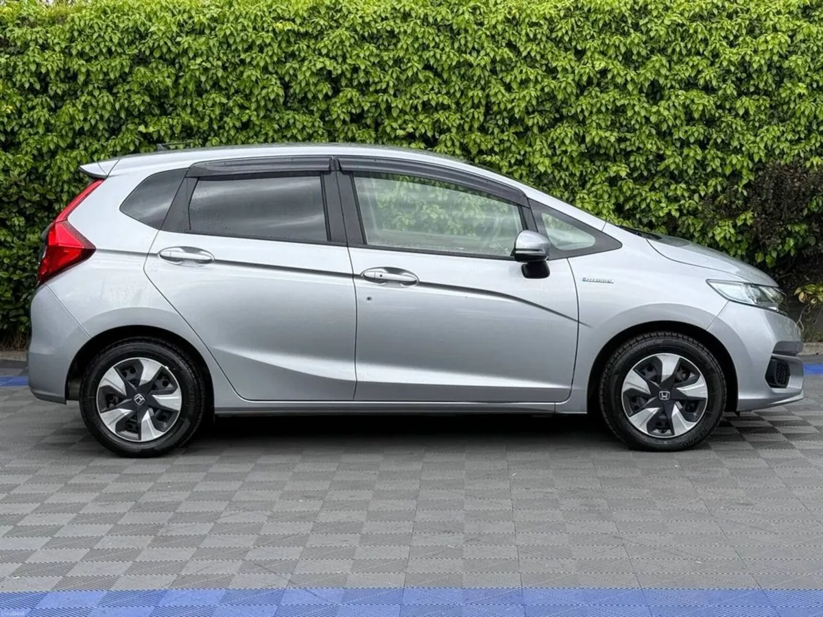 Honda Fit F-PACKAGE 1.5 HYBRID // DIGITAL CLIMATE - Image 2