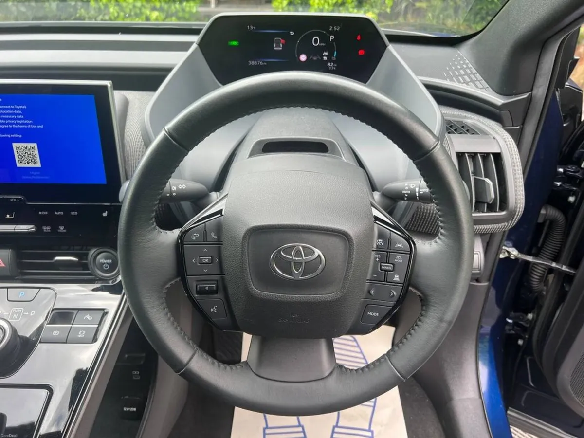 Toyota bZ4X MOTION 71.4 KWH ** LONG RANGE ** // 36 - Image 4