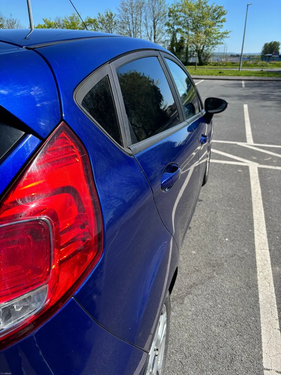 2017 Ford fiesta automatic - Image 4