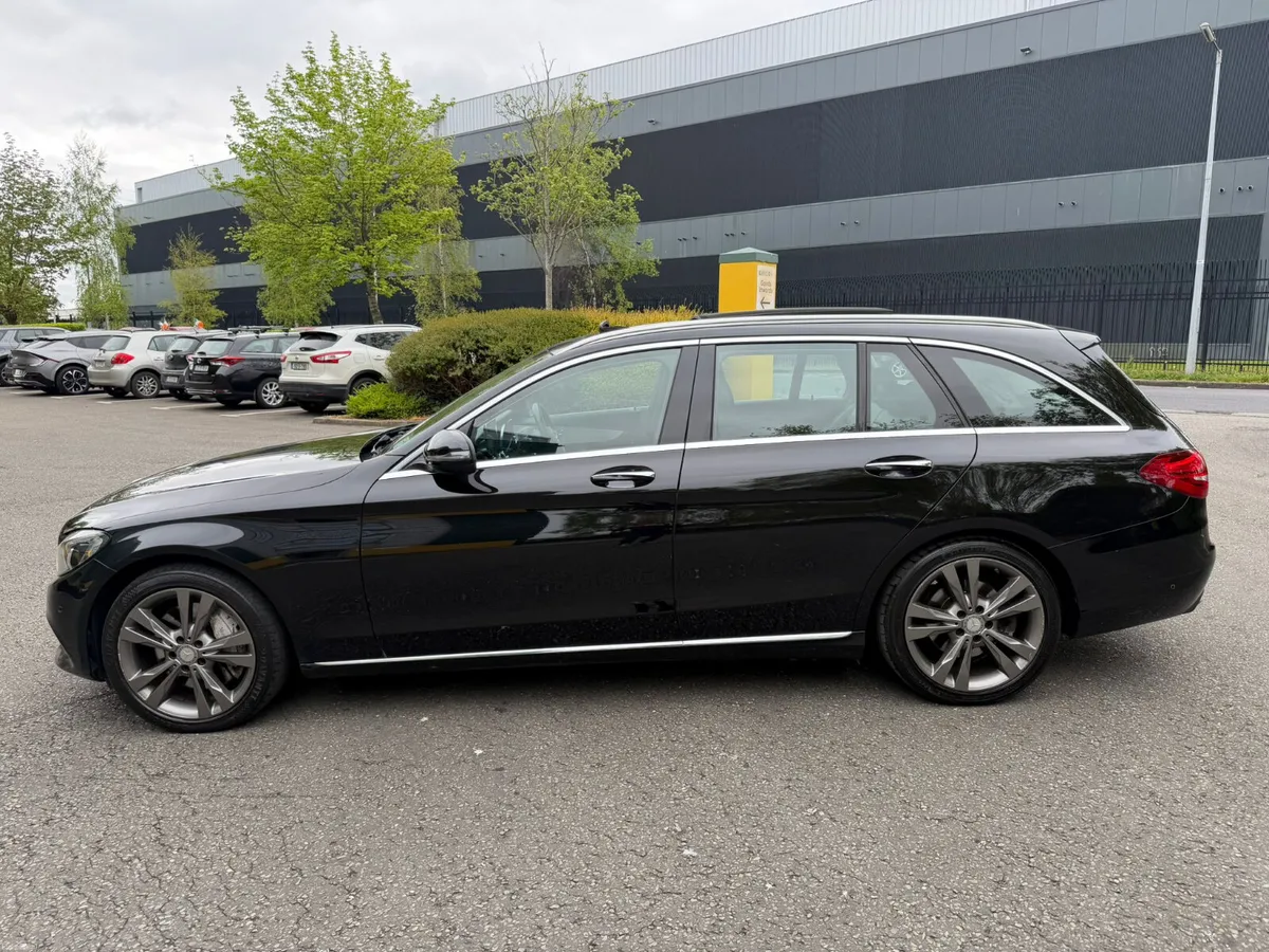Mercedes-Benz C350E AMG Sport Touring Premium Plus - Image 4
