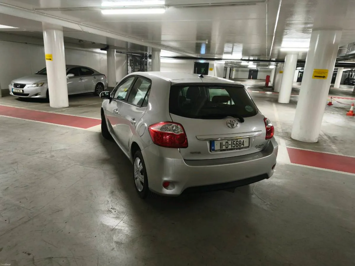 Toyota auris very low km - Image 3