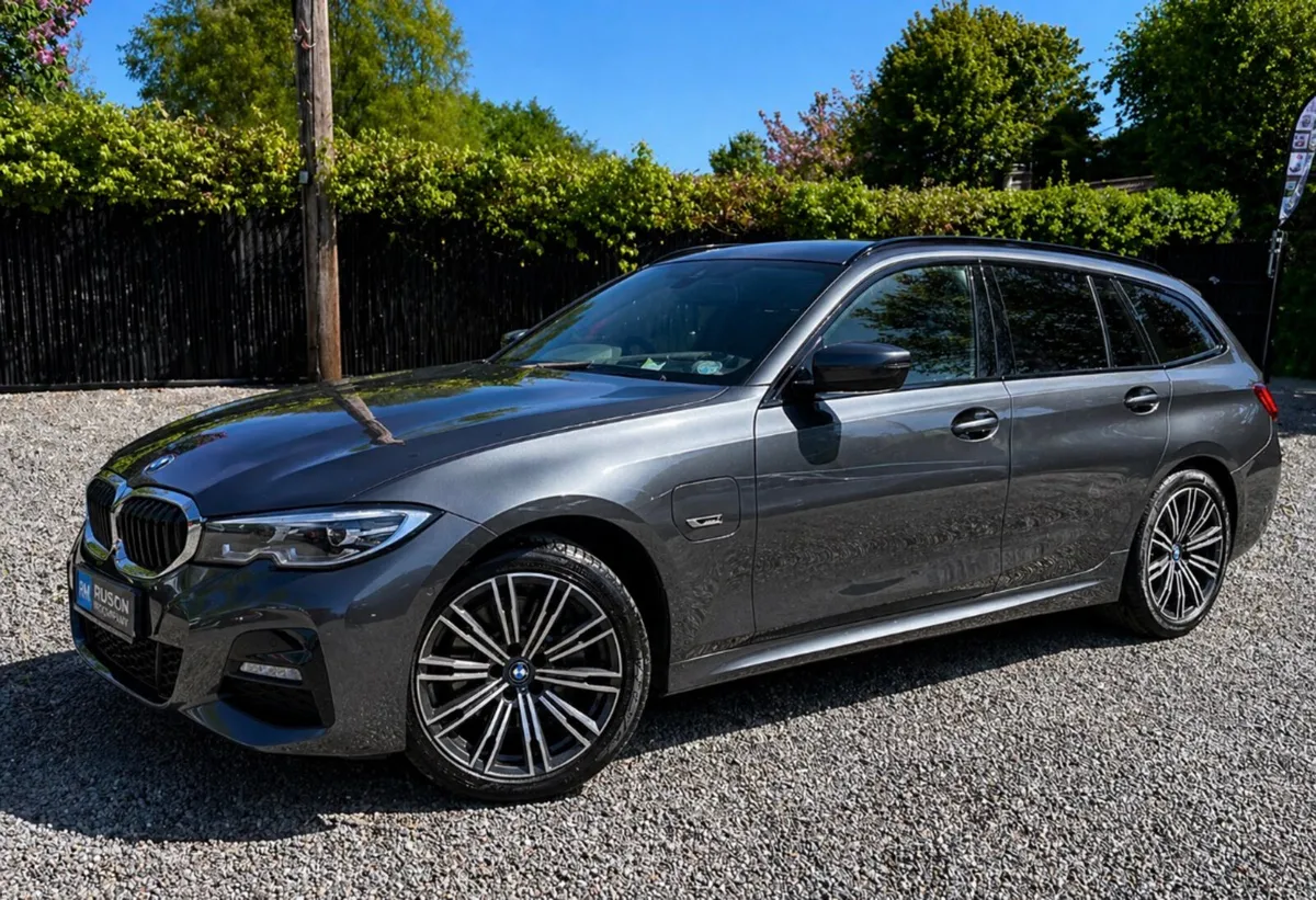 22 BMW 330e M Sport Touring Plug-In Hybrid Auto - Image 2