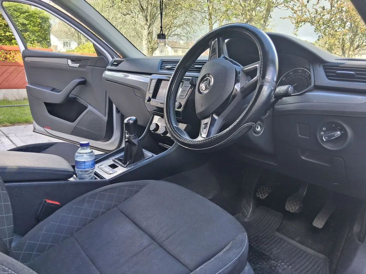 Skoda Superb 2018 - Image 5