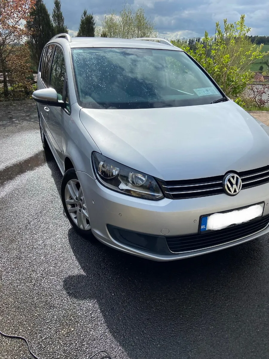 Volkswagen Touran 2013 - Image 2