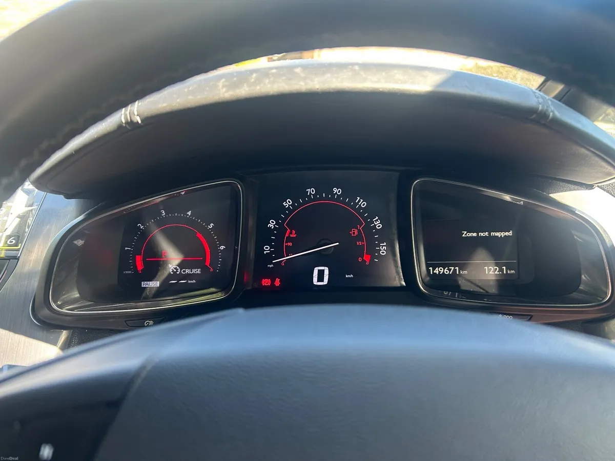 DS 5 Prestige Model - Image 2