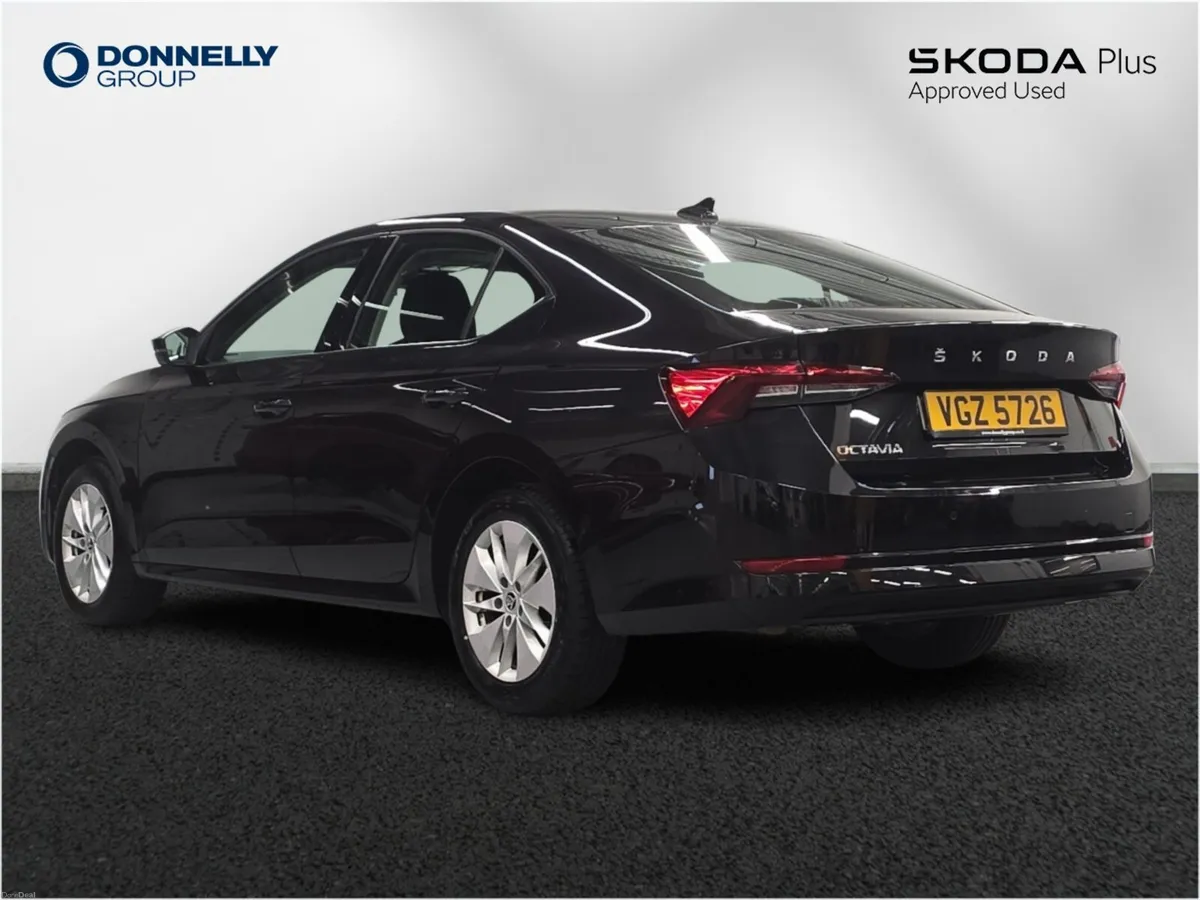 Skoda OCTAVIA Diesel Hatchback SE Technology - Image 3