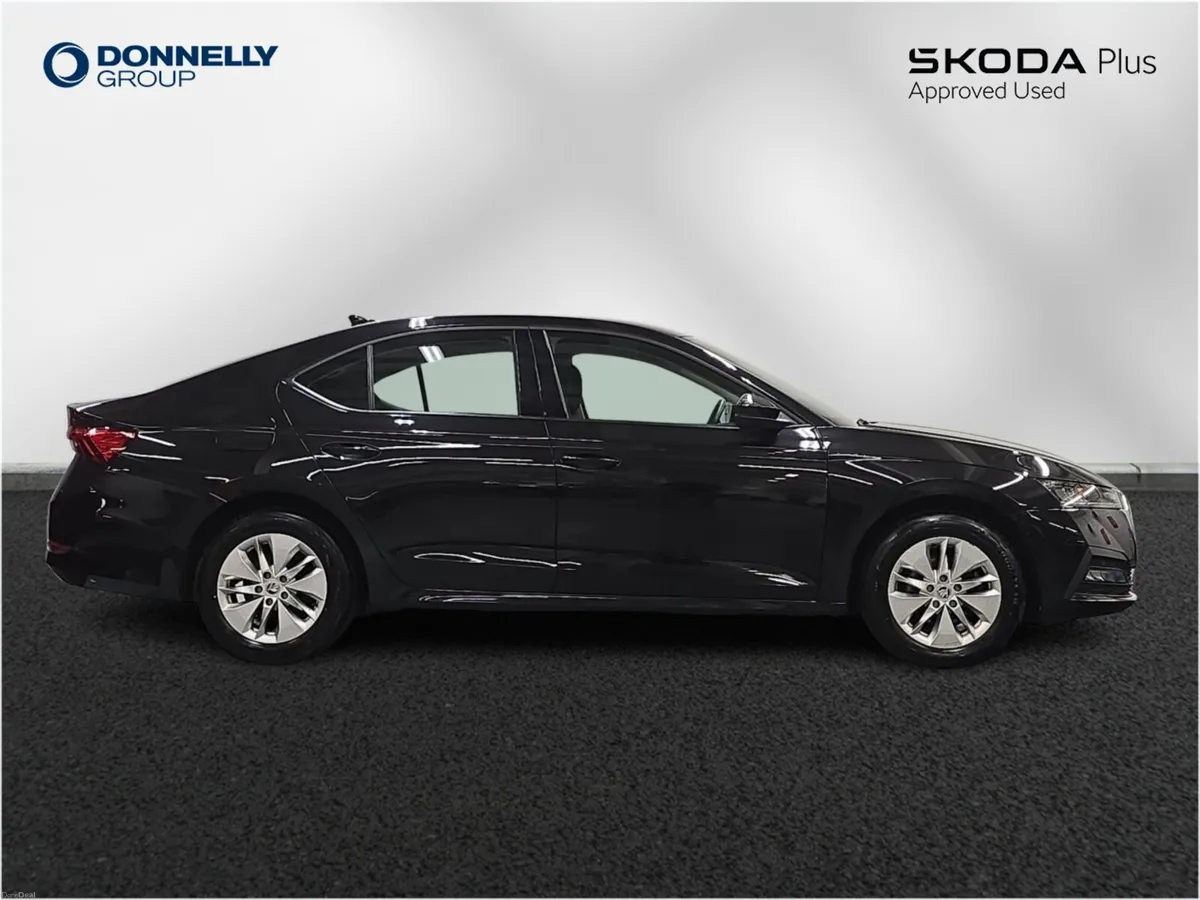 Skoda OCTAVIA Diesel Hatchback SE Technology - Image 4