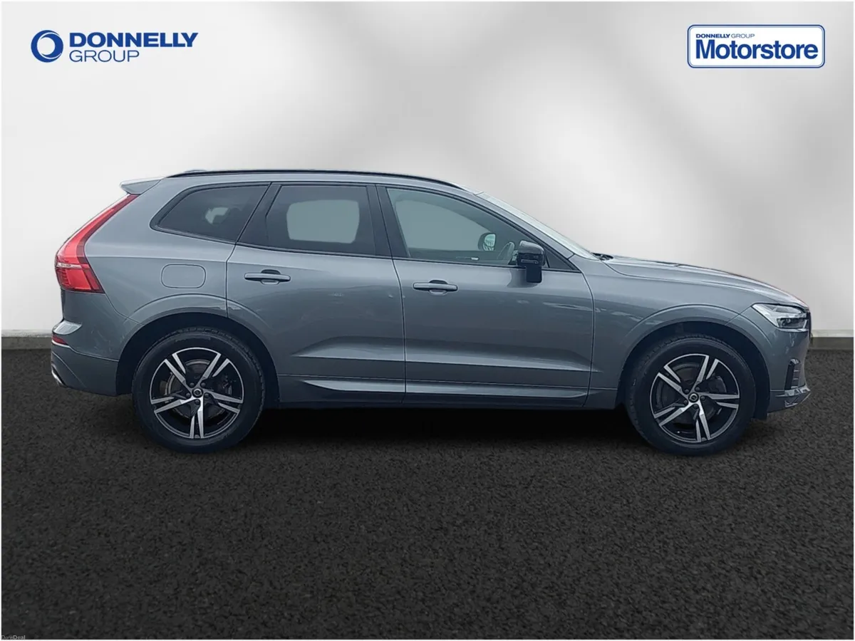 Volvo XC60 Estate R DESIGN - Image 3