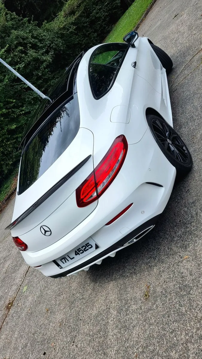 Mercedes-Benz C220D 4MATIC AMG Night Pack - Image 4