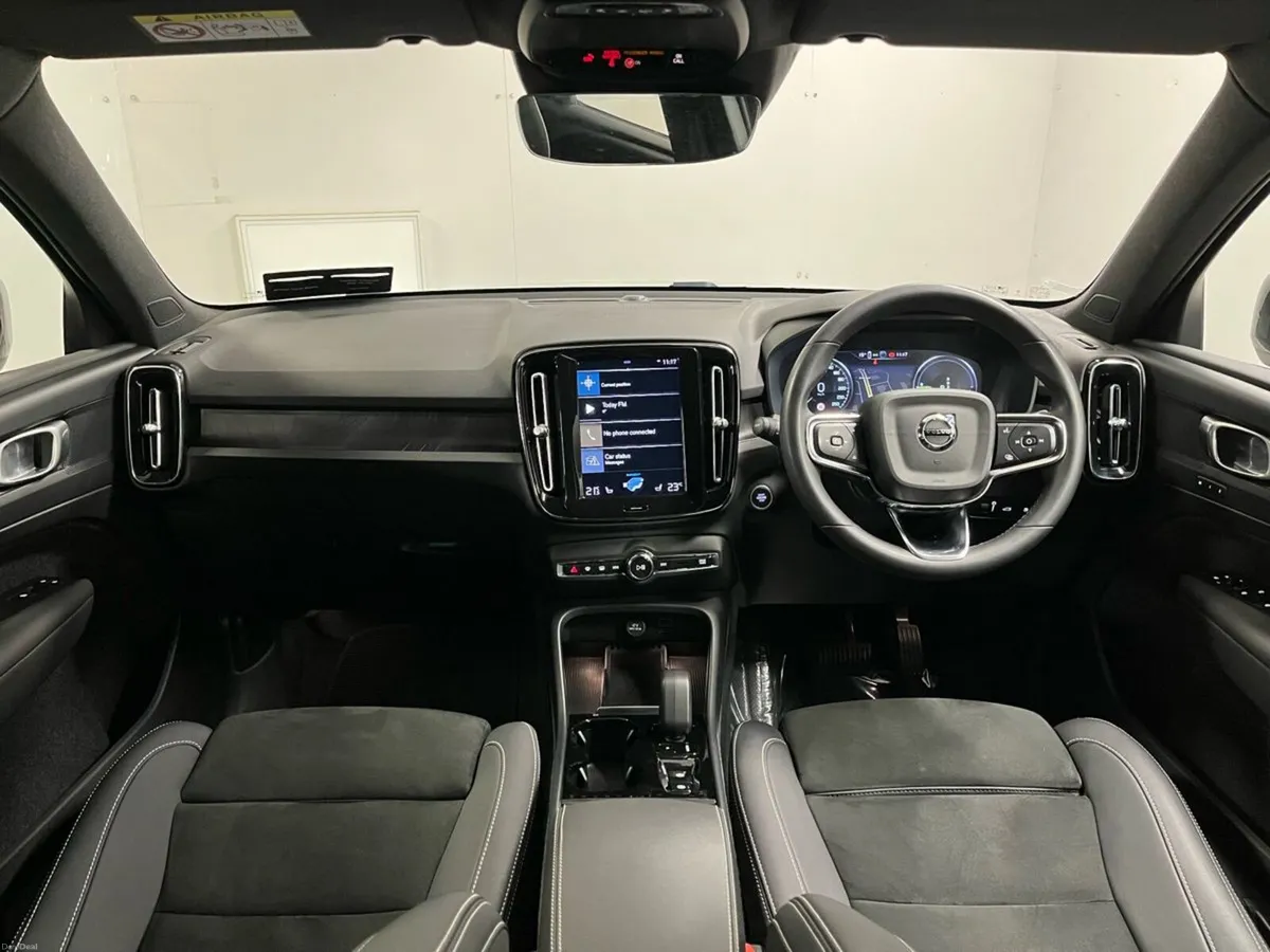 Volvo XC40 T4 Recharge+ 211BHP - Reversing Camera - Image 4